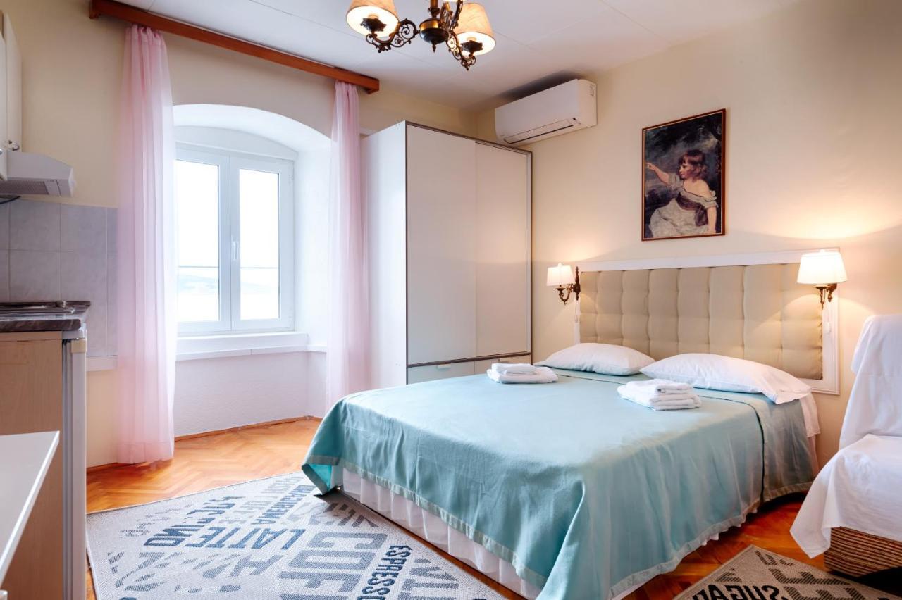 Apartments And Rooms By The Sea Komiza, Vis - 2431 Komiža Exterior foto