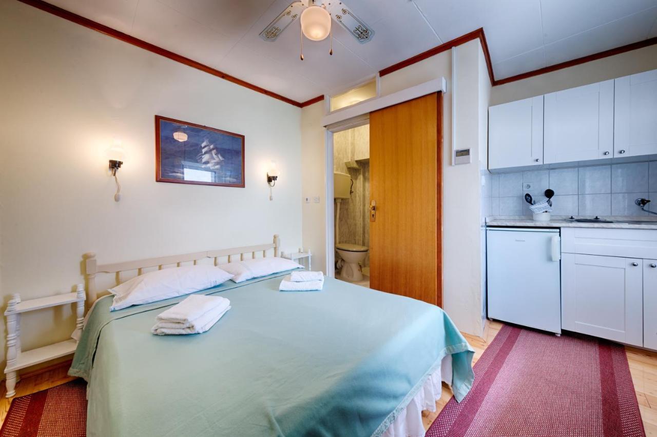Apartments And Rooms By The Sea Komiza, Vis - 2431 Komiža Exterior foto